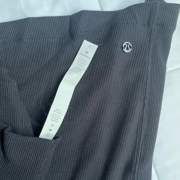 Lululemon dress!! In great condition. Super cute turtle neck dress ! 👗🖤 - Picture 5 of 5